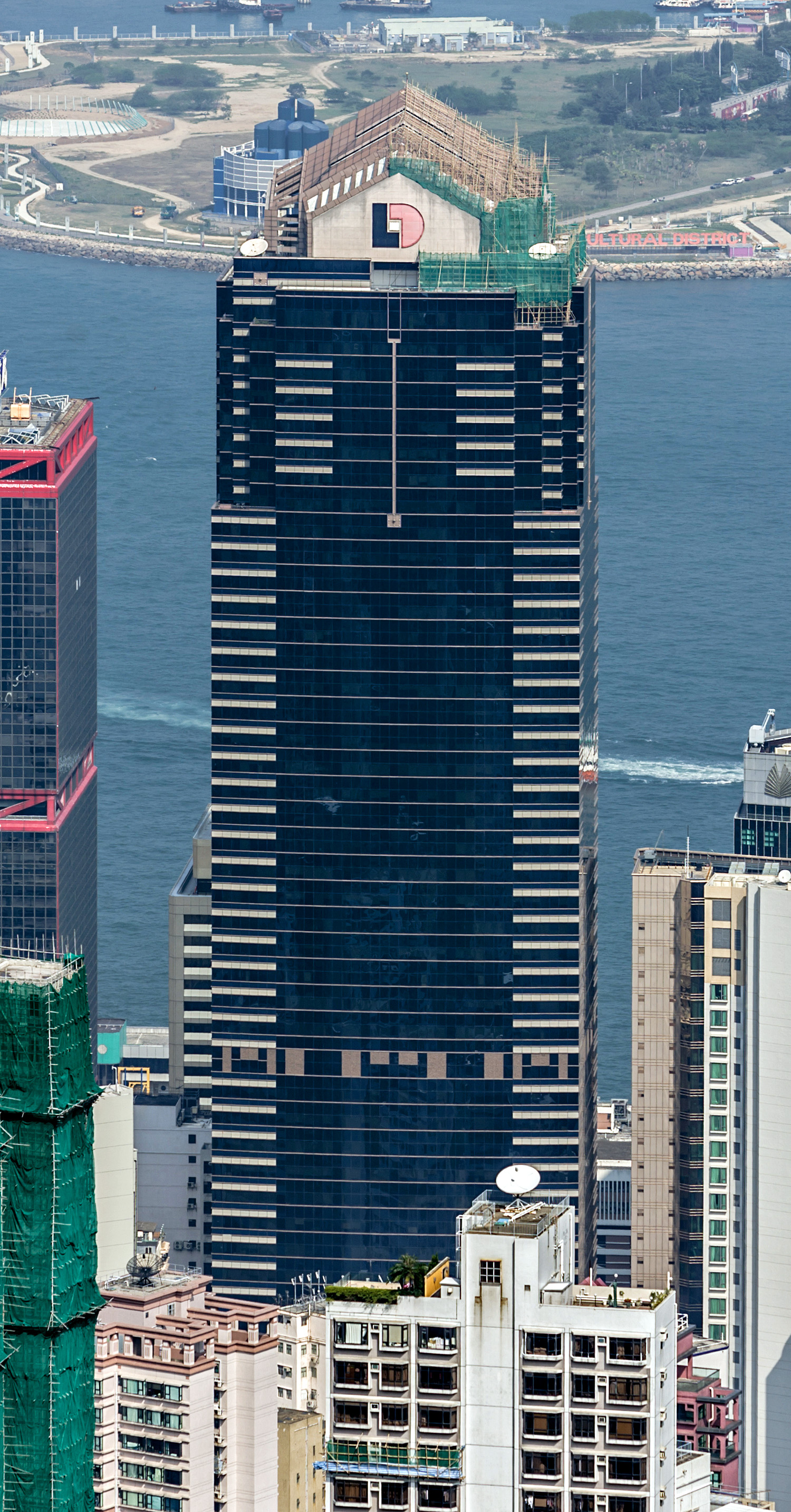 COSCO Tower, Hong Kong - View from Victoria Peak. © Mathias Beinling